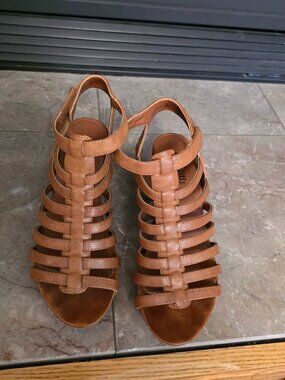 Cliffs Women’s Gladiator Wedge Sandals Size 7.5 Brown Strappy Open Toe Shoes